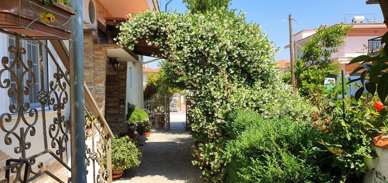 House In The Village Fotolívos Exterior foto