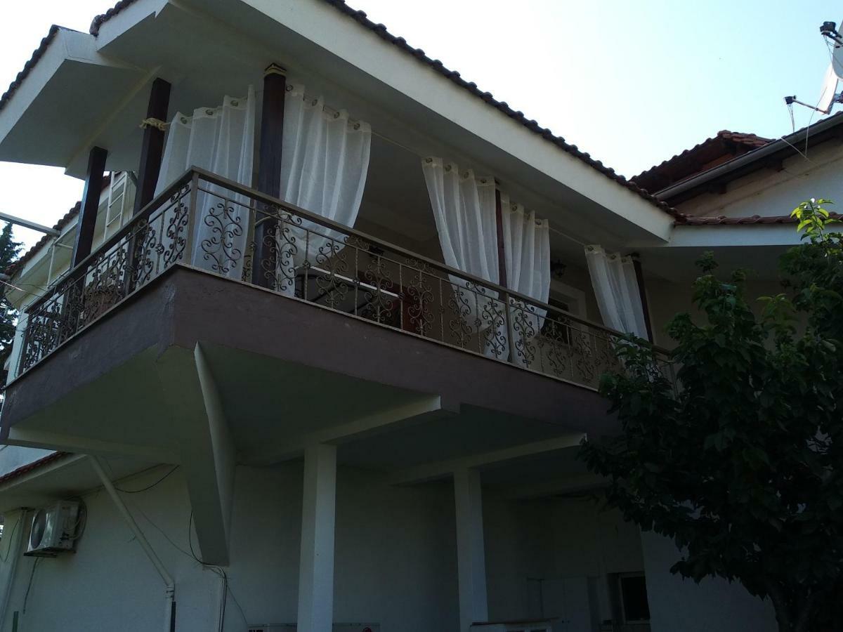House In The Village Fotolívos Exterior foto